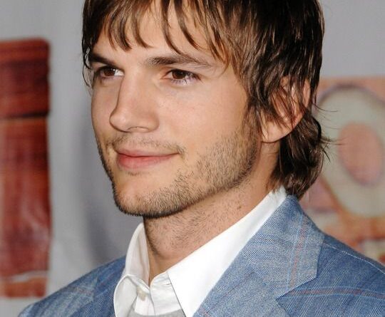 Ashton Kutcher Net Worth 2022 – Life, Career, Earnings